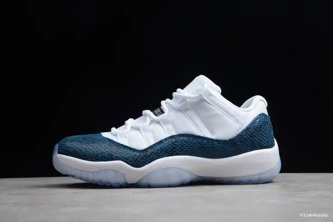 11 Low Jordan Air Snakeskin Blue Navy CD6846-102 0514